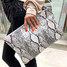 Load image into Gallery viewer, Female Korean Version Day Clutch bag 2019 New Personality Fashion Snake Pattern Hand Bag Large Capacity Envelope Bag Handbags
